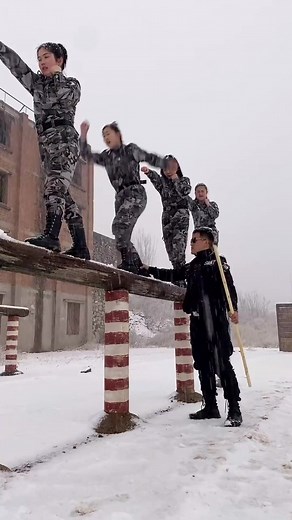 #strongwomen #soldiergirl #traininggirl #soldiertraining