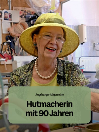 Sie ist Augsburgs wohl unglaublichste Geschäftsfrau: Auch mit 90 Jahren sperrt Anneliese Hartung täglich ihren Hutsalon in der Frauentorstraße im Domviertel auf und berät ihre Kundinnen und Kunden. Den größten Teil ihrer Ware fertigt die Hutmacherin nach wie vor selbst in ihrem Hinterzimmer an. 👒 Was treibt sie an? Das hat sie uns im Gespräch erzählt. Lest den ganzen Artikel unter dem Link im Video. 🎥: Eugenio Marino #augsburg #hutmacher #hut