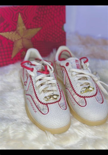 Unboxing Limited Edition Converse Run Star Trainer