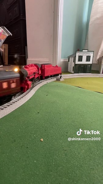 Jamie Battles Daily Routine and Train Enthusiasm