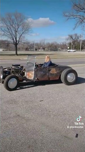 The wife and her car