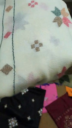 Khubsurati jo sirf pehni nahi jati… mehsoos hoti hai! Soft, garam aur graceful Women Shawls — ab 50% OFF! Is winter apni style ko ek naye andaaz se sajayein.” 📦 Allow To Open Parcel 🚚 Free Home Delivery | Veloura Boutique Swat