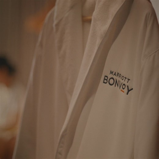 Suite dreams are made of this. Book a suite with Marriott Bonvoy for 20% off F&B and earn up to 20,000 bonus points. | Marriott Bonvoy