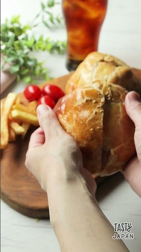 【もう普通のハンバーガーに戻れない】包んで焼いたら大優勝！サクサク「ハンバーガーパイ」が背徳的すぎる / Hamburger Pie