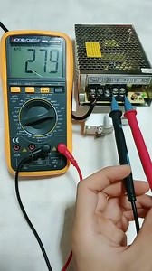 DC12V的开关电源输出电压范围为多少？上限和下限是多少？