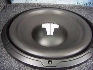 JL Audio 12W0v3-4 Shaking buildings on JX 500.1 at 2.7 ohms