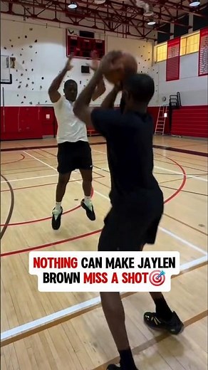 NOTHING could distract Jaylen Brown😭