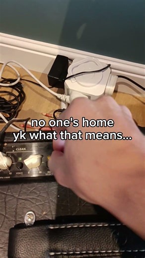 Its like a mini concert at home #guitartok #guitar #music