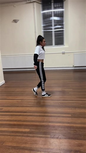 In honour of the @Michael Jackson movie… lets wack up the old moonwalk vid #moonwalk #michaeljackson #michaeljacksonmovie #movie #mj