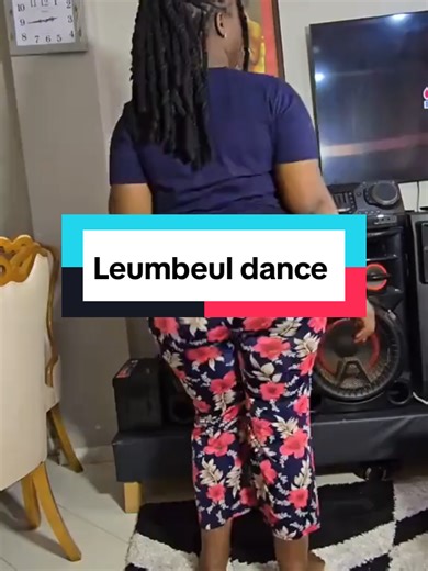 Mouvement principal : balancement rapide et rythmé des hanches. La danse suit le rythme des tam-tams (sabar). #Leumbeul #LeumbeulDance #Sabar #SabarDance
