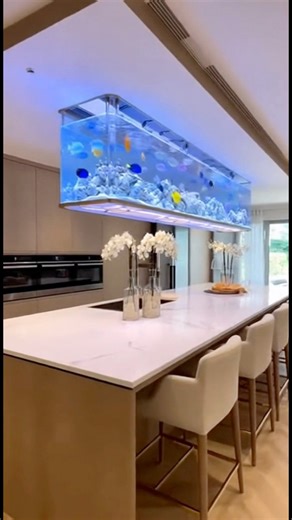Absolutely love this aquarium kitchen island chandelier! 😱👏 | Inspiring Designs