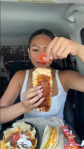 Taco Bell Grilled Cheese Burrito Mukbang ASMR 🌯🧀 | Spicy Sauce Packets, Crunchy Tacos & Eating Sound