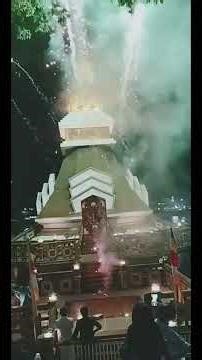 bắn phao hoa trên chùa phật lớn