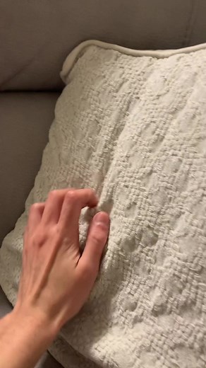 new home, new furniture to scratch #asmr #lofiasmr #fastandaggressiveasmr #scratchingasmr #lowqualityasmr