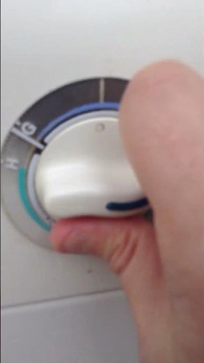 This is An Old Zanussi AQUACYCLE 800 FLS - 883 W Washing Machine