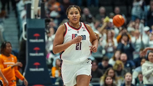 Geno Auriemma compares Sarah Strong to other UConn legends