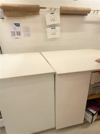 Emeline couturière de tissus recyclés on Instagram: "Une rétrospective 2025 ! 20 photos c’est clairement pas assez 😅 1- cours de broderie, qui ont bien pris cette année (je suis trop contente) il y a plus qu’à confirmer en 2026, ça tombe bien, j’ai plein de nouvelles idées ! 🪡 2- des bananes faites à partir d’habits recyclés ! J’ai réalisé quelques créations cette année avec des tissus que vous aimez beaucoup, qui ont une dimension sentimentale pour vous. 👗👔 3- collab avec @jean.fourche les