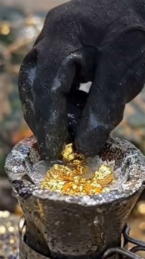 A simple rock… but inside it was a thick natural gold vein. | #gold #asmr #experiment