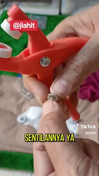 Cara Praktis Pasang Kancing dengan Tang Kancing