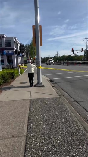 Wacth a motorcycle was left hanging from a traffic light after a violent crash in Delta, British Columbia. Photos and videos from the scene show the bike suspended above the intersection while emergency crews shut down traffic and responded to the rider, who reportedly suffered serious but non life threatening injuries.The cause of the crash remains under investigation. Swipe to watch the footage. #speedsuspects #GSXR #breakingnews