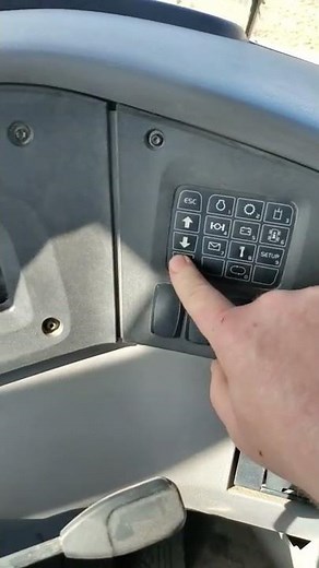 Volvo A40G, How to access the Service menu to check fault codes