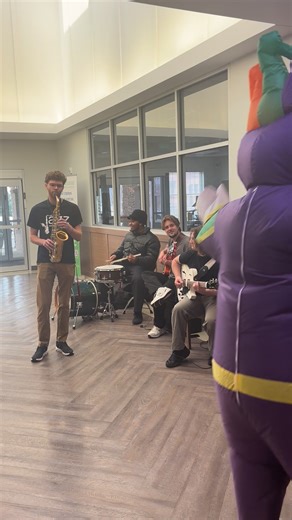 Nothing like a jazz band to jazz up your Mardi Gras parade! Anniston Health and Rehab enjoyed a great musical backdrop for its festivities today, courtesy of Jacksonville State University. We couldn't be more grateful! | Noland Health Services, Inc.
