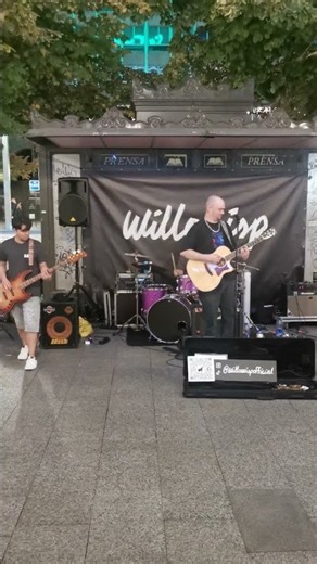 yellow Coldplay @willowispofficial