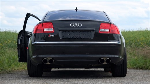 Audi S8 Roars With Custom Exhaust Revving