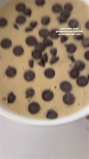 VIRAL COOKIE BAKED OATMEAL 🍪 Literally tastes like cake, even though there’s no dairy, gluten or refined sugar. It’s also a single serving so no need to share 😉 . The recipe will be secured in the comments section for your ease of access. In the event you're unable to locate it, simply type "Recipe" and I'll promptly deliver it to you. . . . . #bakedoatsrecipe #bakedoatmeal #healthysweets #healthysweetsnack #mugcakerecipe #sweetbreakfast #healthierdessert #cleaneatingrecipes #overnightoatsreci