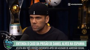 371K views · 4.3K reactions | #BatePronto ⚽ Daniel Alves preso: imagens em vídeo da câmera de segurança da boate desmentem a versão do jogador brasileiro a respeito do caso em que é acusado de assédio sexual na Espanha; de acordo com jornais europeus, as câmeras de segurança mostram que o atleta passou cerca de 15 minutos trancado no banheiro com a mulher que o acusa  Baixe agora. É grátis. | Classic Pan 76.7 FM | Facebook