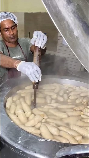 How to make soya chunks | How soya chunks are made in factory #soyachaap #shorts