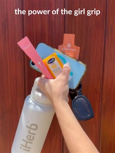 The girl grip is undefeated. 💅 Phone, keys, water bottle, lip gloss, three other random things... and somehow there's still room for my wellness essentials. If it's important, we're carrying it. 🤝