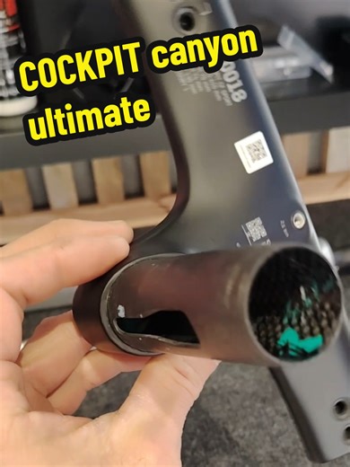 Ce système est vraiment spécifique à Canyon... Pour moi il n'apporte pas grand chose de plus qu'un cockpit traditionnel, il a beaucoup plus de contraintes lors de sa mise en place. Par contre il a comme avantage de pouvoir régler la hauteur de cintre en intercalant des bagues comme on le souhaite #canyonbikes #canyonultimate #velo