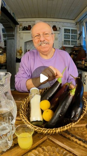 Prof.Dr.Oğuz ÖZYARAL on Instagram: "HEMOROİD TEDAVİSİNDE PATLICAN SAPI SUYU 🍆 5 gün düzenli tüketildiğinde içerdiği vitaminler, mineraller, besin lifi ve uçucu yağlar, nikotin sayesinde ayrıca; ✨Göz ve cilt sağlığını korur, kırışıkları ve selülit oluşmasını önler ✨İştahsızlık, depresyon, yorgunluk, sindirim sorunları, kas ve sinir rahatsızlıklarına, kas kasılmalarına iyi gelir, ✨İnsülin direncini, yüksek kolesterol miktarını düzenler, ✨ Kemikleri güçlendirir, kansızlıkla mücadele eder, kalp s