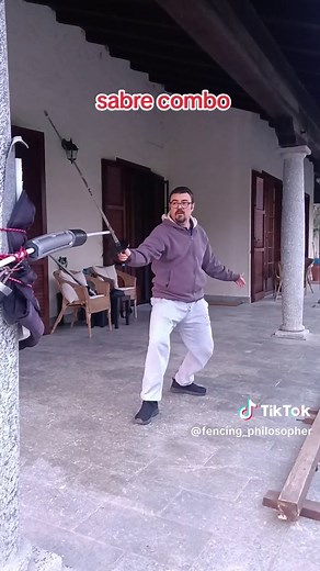 Mastering the Plastic Sabre Combo in Fencing