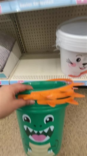 Look at these jumbo easter buckets, super cute, is the same size walmart sells for $5.97 and you can get it for only $1.50 at dollar tree #dollartree #followmypage♥️♥️ #likethisvideo #highvalue #namebrand