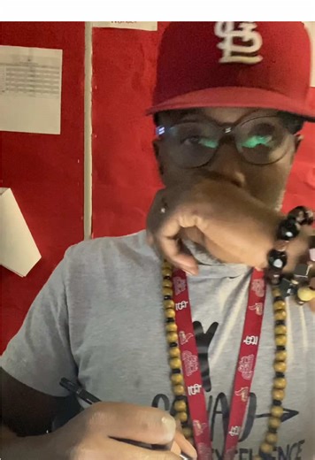 This is a 2022 flashback clip of me teaching an advanced drawing lesson. These are the moments that makes me miss teaching the craft. ❤️💪🏾✍🏾🎨 #artteacher #artist #mentor