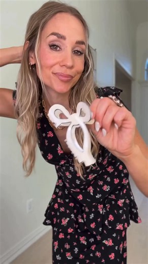 Jenna Wood • Daily Affordable Fashion on Instagram: "Old Navy’s new dresses are top tier IMO— and ALL on MAJOR sale today! Lowest dress price is $13.50 ✨ Perfect for the upcoming holidays to wear to parities, church, or hosting. Wearing size s / my tts in all. 5’5” | 120 lbs | size 4 • Drop any emoji for the 🔗 • Linked in Bio ☝🏼 •https://liketk.it/5GlPG"