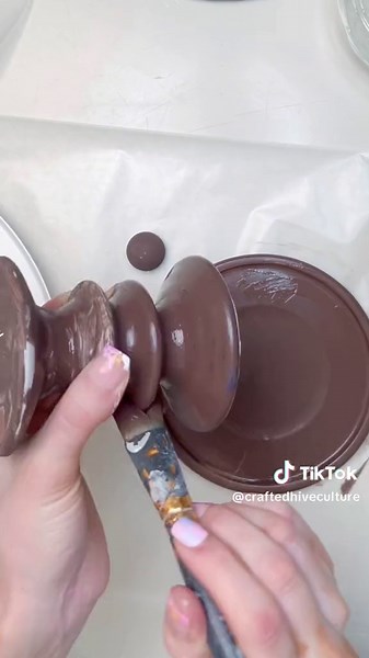 ✨Can you believe this cloche is made from the Dollar Tree? 🌿I’ve been dying to make one of these and I’m so glad I did! It is going to be such a cute addition to my hutch, and I can’t wait to change it out for each season ! 🌿Supples- glass plate, glass dome, candle stand, E6000 glue, wood knob, white chalk paint, dark brown paint 1. Begin by painting the glass plate, base and knob, the dark brown color and wait for it to dry. 2. next you’re going to whitewash with white chalk paint over top, g