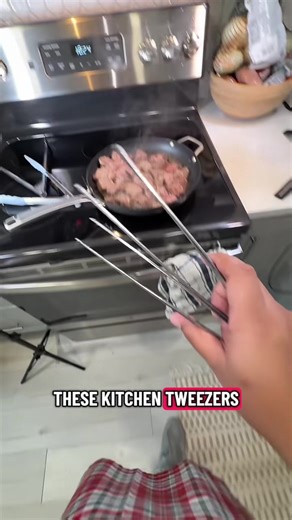 These kitchen tweezers give you precise control for flipping, plating, and handling food without crushing it. Perfect for cooking, grilling, and detail work when fingers or bulky tongs just get in the way. #kitchentools #cookinggadgets #homecooking #chefgear #kitchenfinds