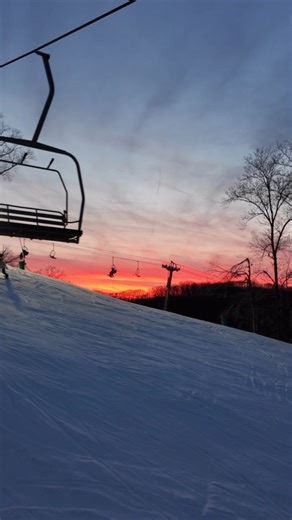 🌅 Sunsets: 10/10 ❄️🌅 Snowsets: 10,000/10 We’re gearing up for an awesome weekend on the hill! 🙌 🎿 Plan your visit: Book rentals, lessons, and daily lift tickets in advance via the link - https://bit.ly/4asElvk 📲 Don’t forget the MyEpic App Enjoy hands-free mobile Pass & lift tickets, plus real-time lift and terrain updates. https://bit.ly/3NwYhAX ⏰ Hours of Operation: • Dec. 27: 9AM–10PM • Dec. 28: 9AM–8PM • Dec. 29 – Jan. 1: 9AM–9PM ➡️ Full hours available with the link - https://bit.ly/4a