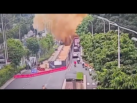 BREAKING: Poop exploded on Chinese Road