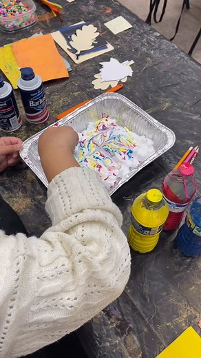 Our Holiday Family Open Studio is Tuesday, November 25, 10 AM - 4 PM, the perfect way to spend the holiday break with the whole family! Art activities for all ages available AND included in general admission! PLUS, kids 12 and under are always free! Come get into the holiday spirit at the Booth! 🤠🎄🎨 | Booth Western Art Museum