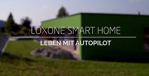 Wenn dein Zuhause so denkt wie du, über deine Bedürfnisse Bescheid weiß, im Einklang Jahreszeit, Witterung, Präsenz und Lebensstil handelt und dir zahlreiche Handgriffe abnimmt, um dir mehr Zeit für die schönen Dinge zu schenken, dann lebst du im intelligenten Zuhause mit dem höchstem IQ: dem Loxone Smart Home. | LOXONE