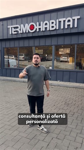 🔥 𝗖𝗲𝗻𝘁𝗿𝗮𝗹𝗮 𝗰𝗮𝗿𝗲 𝗶̂𝘁̦𝗶 𝗽𝗼𝗮𝘁𝗲 𝘀𝗮𝗹𝘃𝗮 𝗶𝗮𝗿𝗻𝗮... 𝘀̦𝗶 𝗰𝗵𝗶𝗮𝗿 𝘀̦𝗶 𝗯𝘂𝗴𝗲𝘁𝘂𝗹! Cazanul pe peleți Termo Compact 30 kW e soluția inteligentă și eficientă. 💡 Avantaje reale pentru confortul tău: • Include pompă de recirculare și vas de expansiune • Randament 91% – căldură constantă cu consum redus • Curățare automată a schimbătorului de căldură • Panou digital programabil zilnic și săptămânal • Aprindere electrică automată • Rezervor 45 kg – autonomie de până la 2