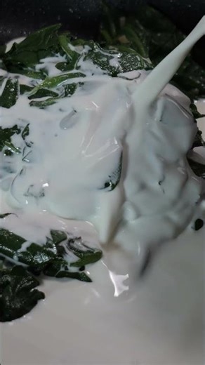 Easy Creamy Spinach Baked with Egg #easyrecipe #food #dinnerideas
