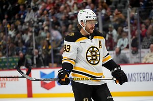 Bruins star forward spotted at practice after injury vs. Capitals