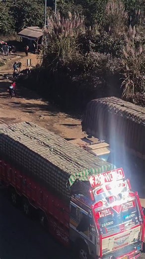 DRIVER LIFE🥰🥰🥰 on Instagram: "Idhar bhi aur udhar bhi dekhna hai hamen 💔🥱🥱"