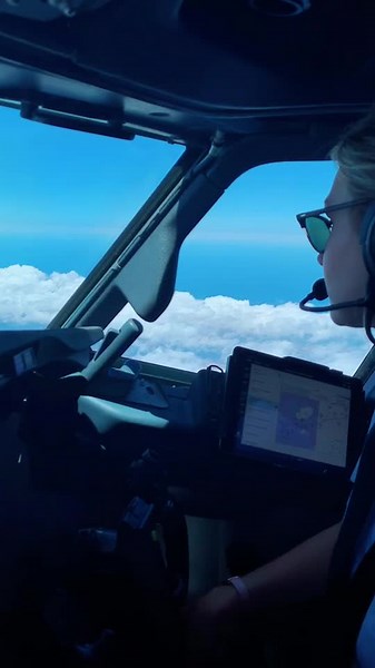 Miss flying! #femalepilot #airlinepilot #pilot #flight #airplane #boeing #b737 #cockpit #aviationlife #pilotlife #aviation #aviationlovers