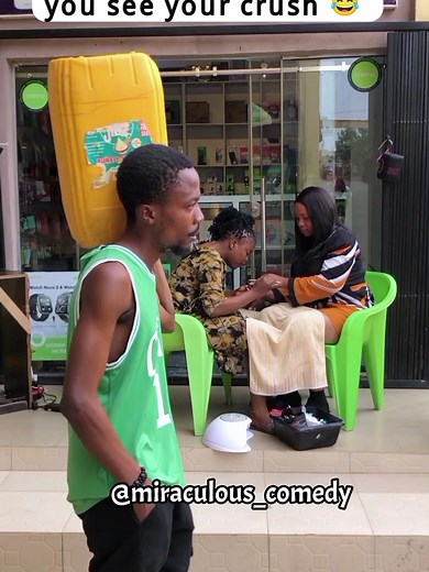 POV: You See Your Crush & Never Want To Be Caught Unfresh 😂